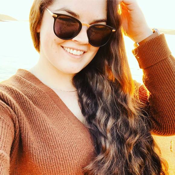 Meet your Posher, Julia - Picture 1 of 1